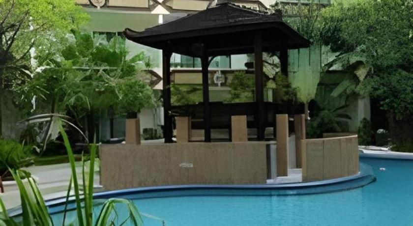 Yusro Hotel Restaurant & Convention Jombang Exterior photo