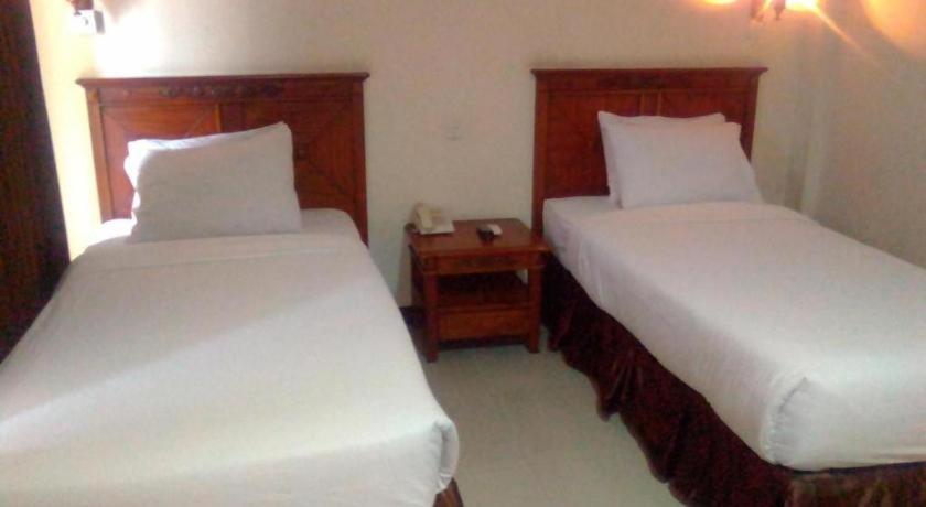 Yusro Hotel Restaurant & Convention Jombang Exterior photo