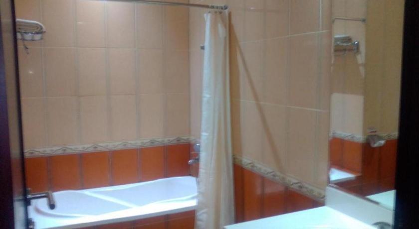 Yusro Hotel Restaurant & Convention Jombang Exterior photo